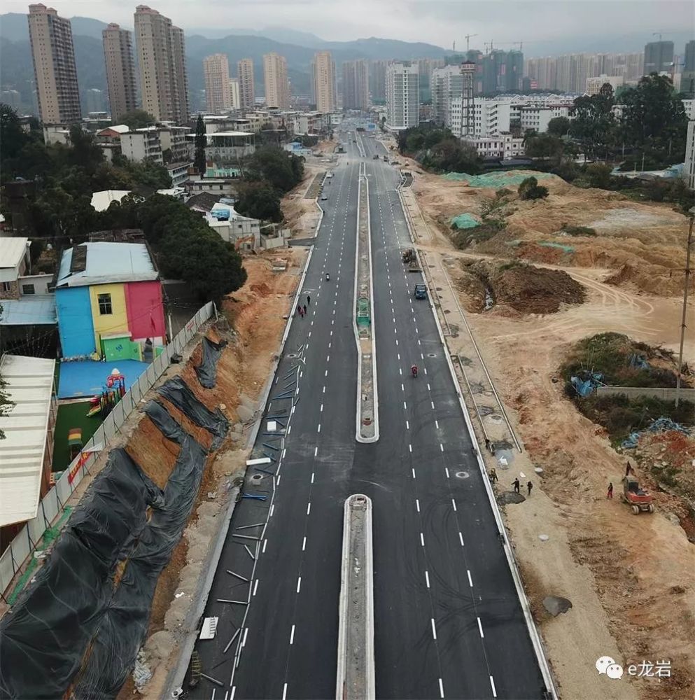 据介绍,位于中心城区的天马东路(曹溪路—莲庄路)经过一年多的紧张