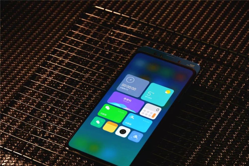 小米MIX3成外媒眼中年度最佳设计机型,华为表