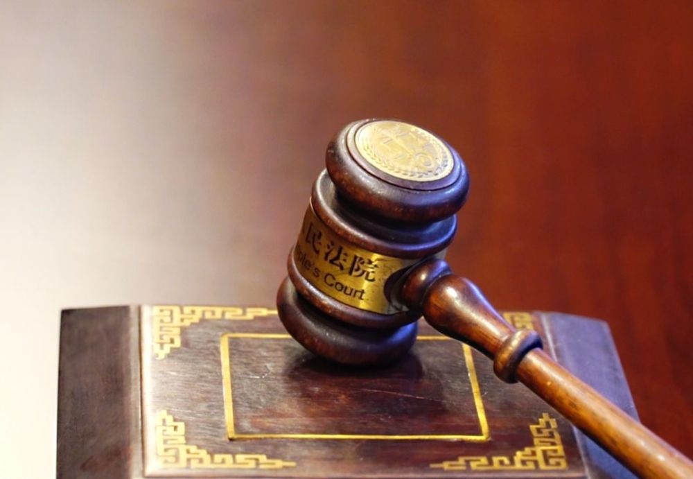 空巢老人遗赠保姆一半房屋