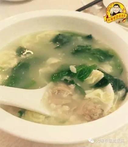 【吃<em>遍大连</em>】老牌的海鲜酒店,海鲜品种齐全。