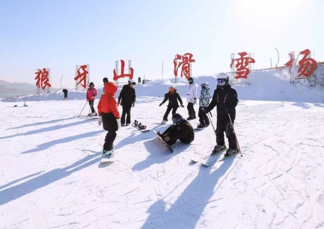 快看,狼牙山滑雪场 狼牙山雪魔方视频!