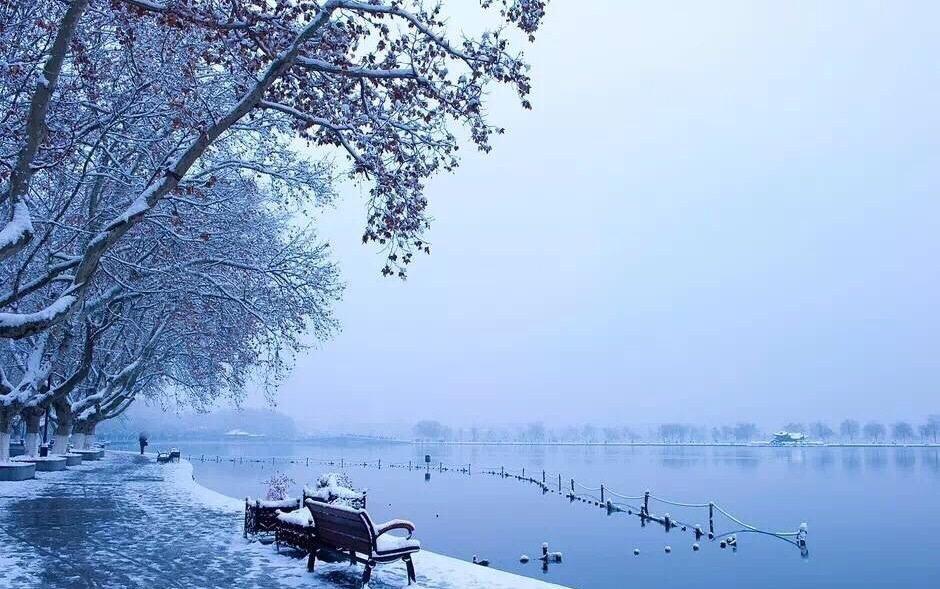 成都下雪上热搜,本地人:15元一个雪人,东北人: