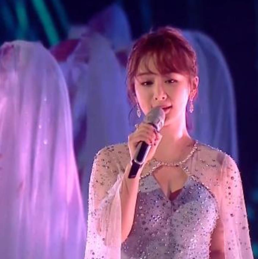 有一种小仙女叫杨紫,跨年献唱《不染》,网友