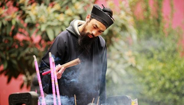 道教中有全真派和正一派，他们的道士有什么区别呢?