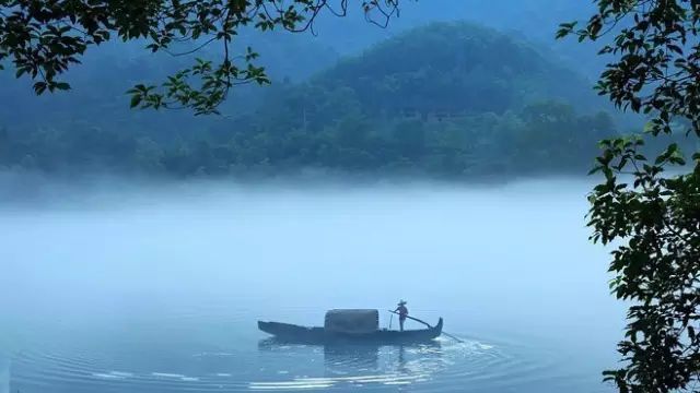 人生哪能时时走,偶尔也要"泊泊"舟