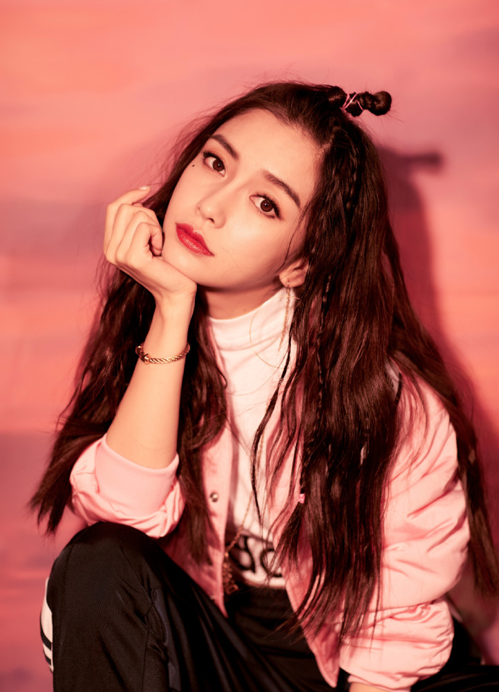 Angelababy新发型翻车,撞脸王子文,颜值高也别