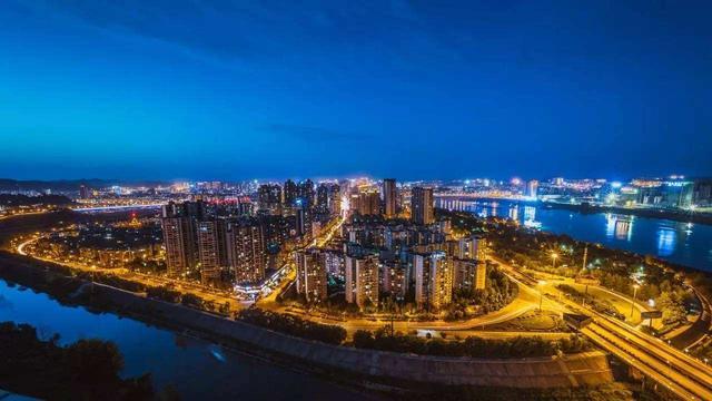 各州经济总量_美国各州地图