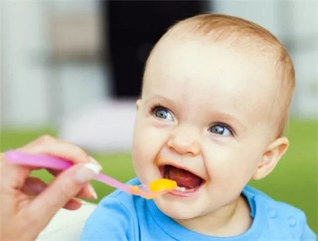 宝宝添加辅食后,是先喝奶还是先吃辅食?别迷糊