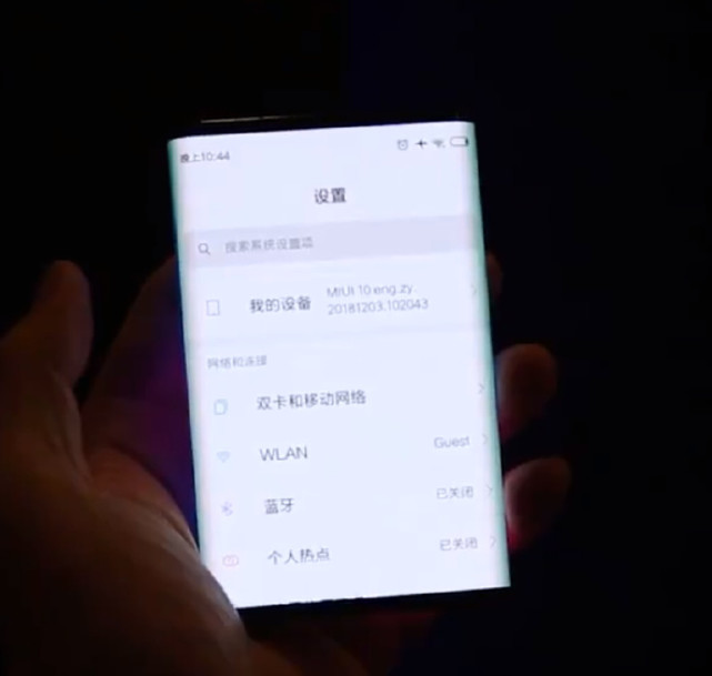 小米折叠屏新机上手视频曝光 或10日亮相定名