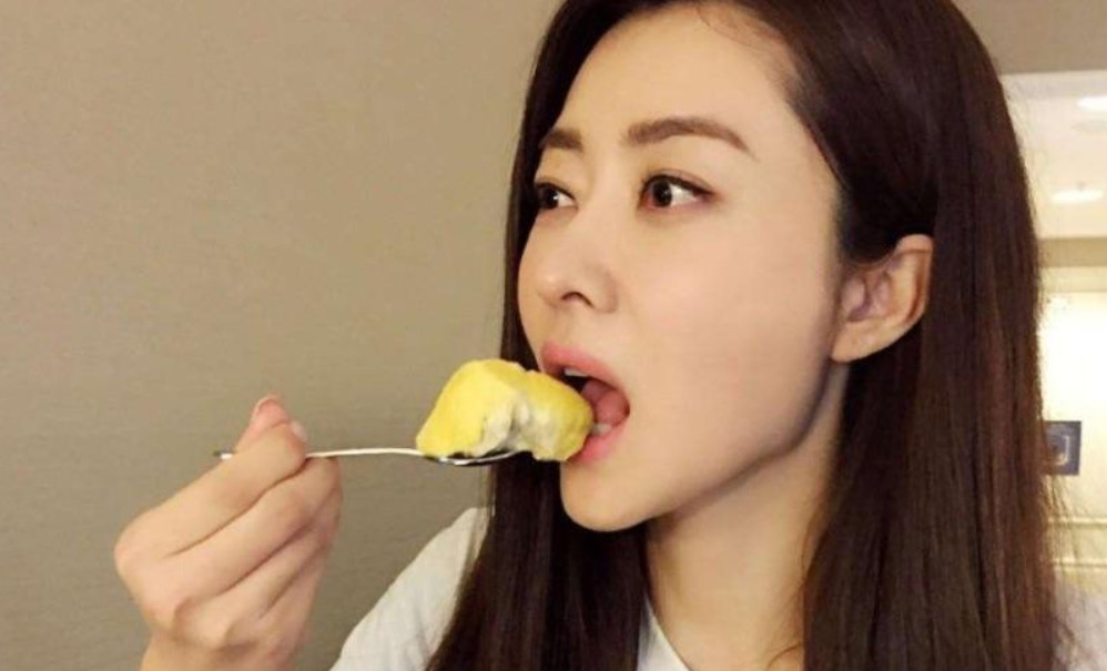 女生来例假,为啥易肚子饿?吃这5种零食,身材