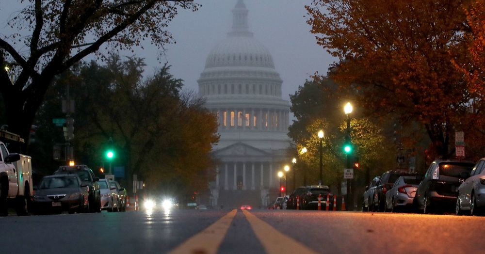美国众议院通过法案要求政府开门遭拒,特朗普