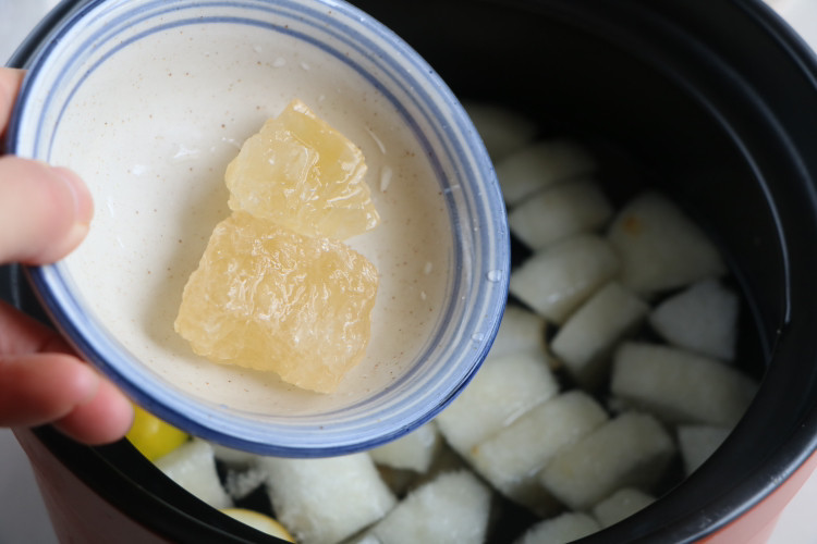 冬天,我常给孩子煲这碗糖水,咳嗽少了,消化也好