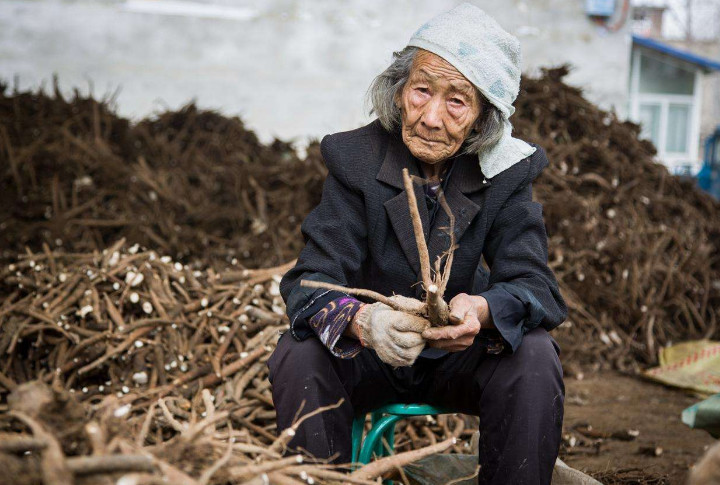 50,60年代农村老人犯难,老年生活有这些难题,能够解决