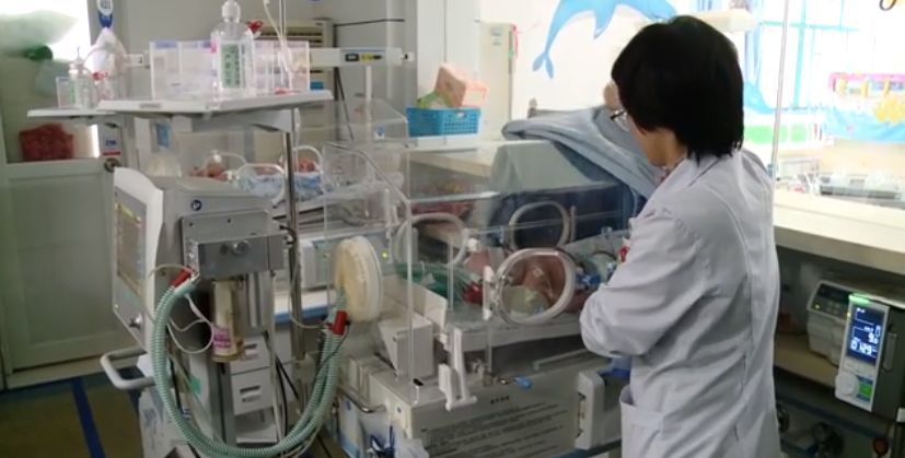 刚出生4天的婴儿,突然口吐白沫抽搐,因为妈妈