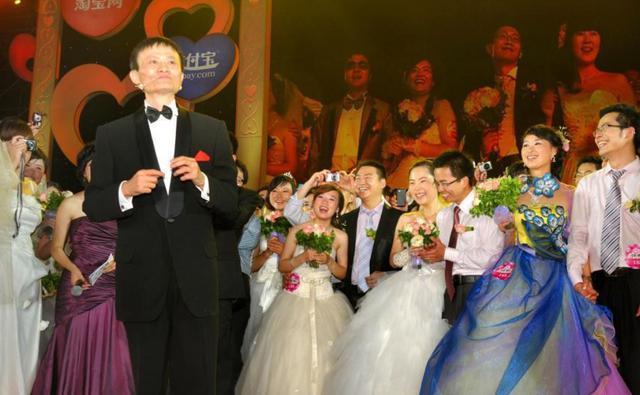 黄晓明Angelababy为何能邀请到马云做证婚人