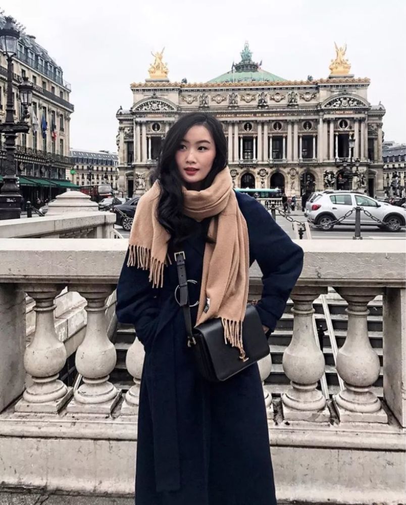 人人都有的黑大衣,为什么她们可以穿得这么好