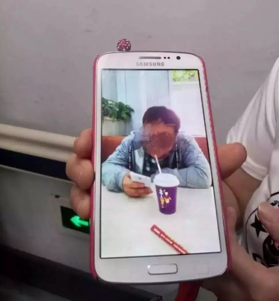 点外卖吃出烟头:职场人,请善待你的胃