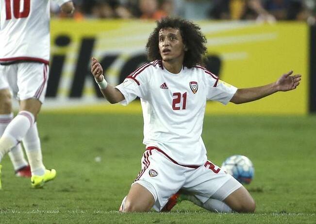 亚洲杯揭幕战海湾梅西观战 奥马尔为队友送上