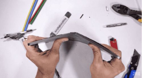 新iPad Pro弯曲门无解 苹果再回应:直边设计更