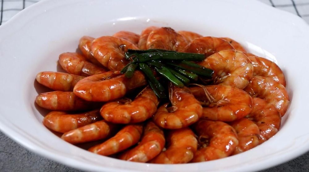 这是懒人茄汁大虾的做法,好吃又简单,整个过程