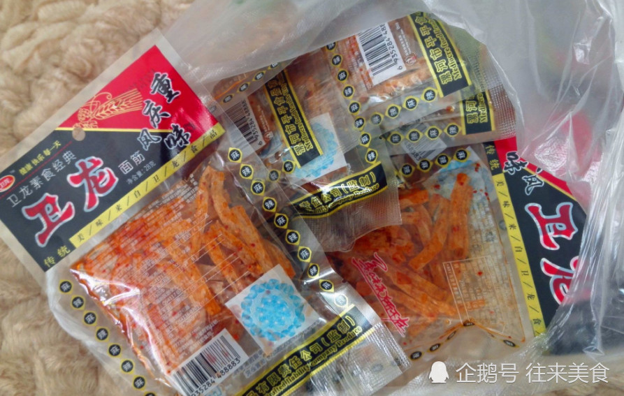 卫龙辣条到底干净不干净?在显微镜下放大100