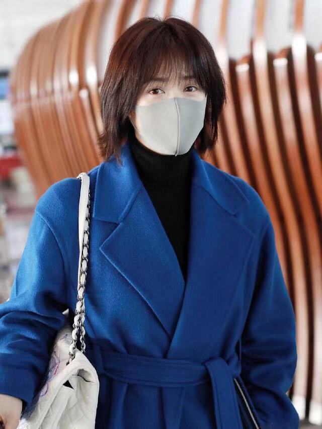 蒋欣终于换新发型,齐肩短发搭刘海,可网友却说