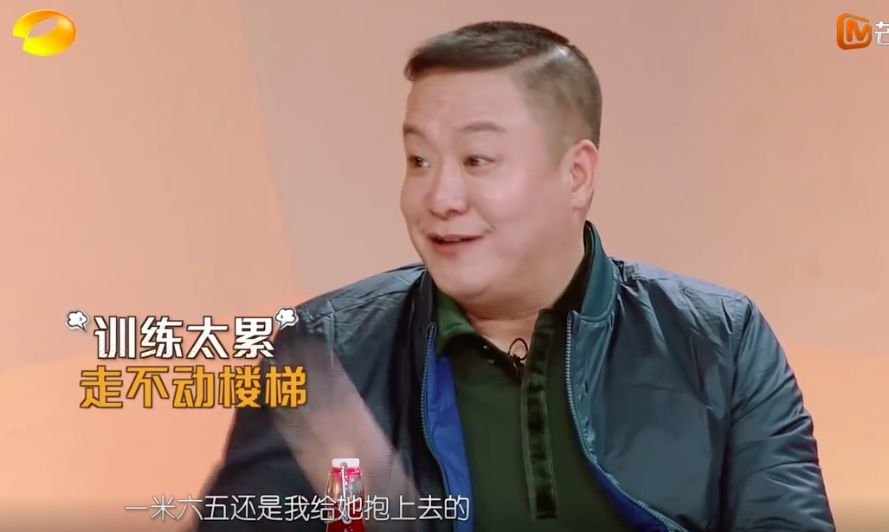 傅园慧爸爸搞笑成捅刀王,喜闻乐见遗传萌