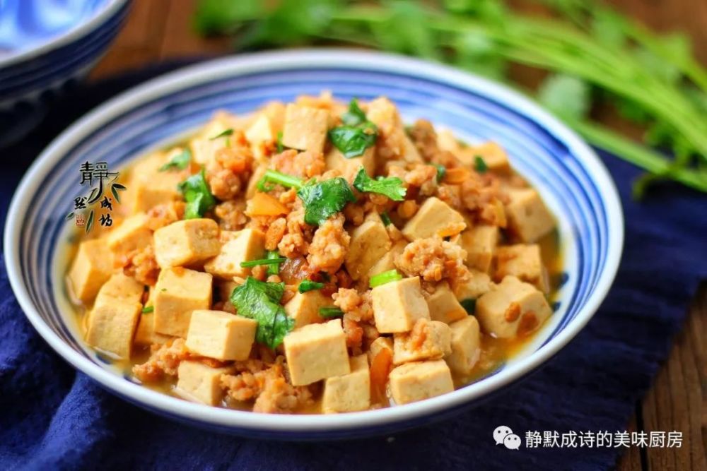 豆腐这做法,小孩子都喜欢,一勺一勺吃得欢