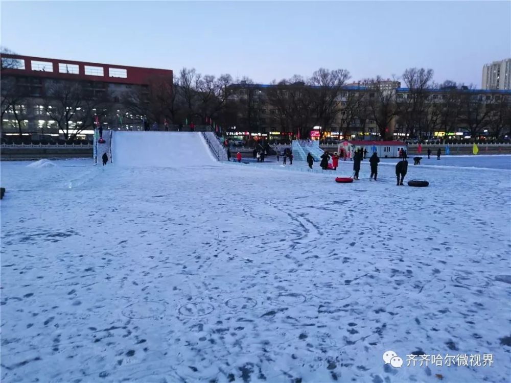 只有你想不到,没有 劳动湖做不到 就在齐齐哈尔大学劳动湖上 小