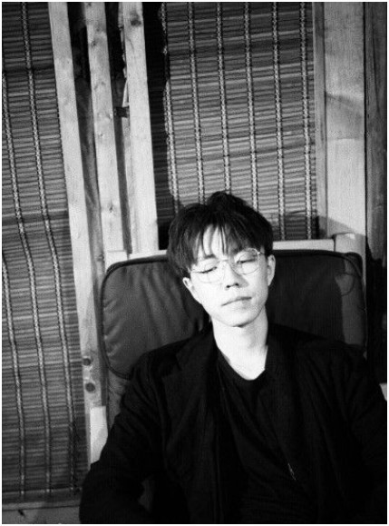 民谣歌手陈鸿宇为维护女友怒怼粉丝,面临大型