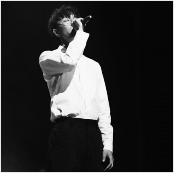 民谣歌手陈鸿宇为维护女友怒怼粉丝,面临大型