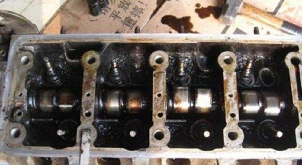 猛踩油门能减少积碳,还是更伤车?车主:开错好