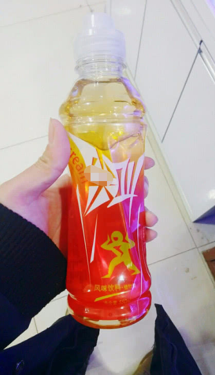零食爱送的这4种蓝色,动漫虽然女孩笑嘻嘻,内的服女生水手表面男孩图片