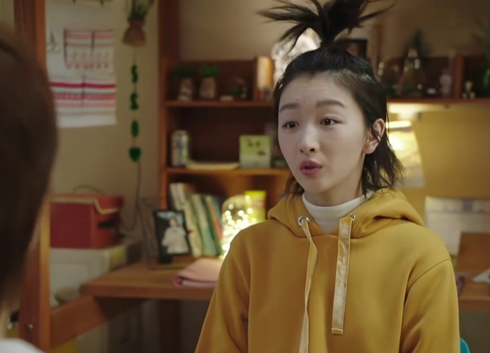 周冬雨真会穿,《幕后之王》几套穿搭时髦又日