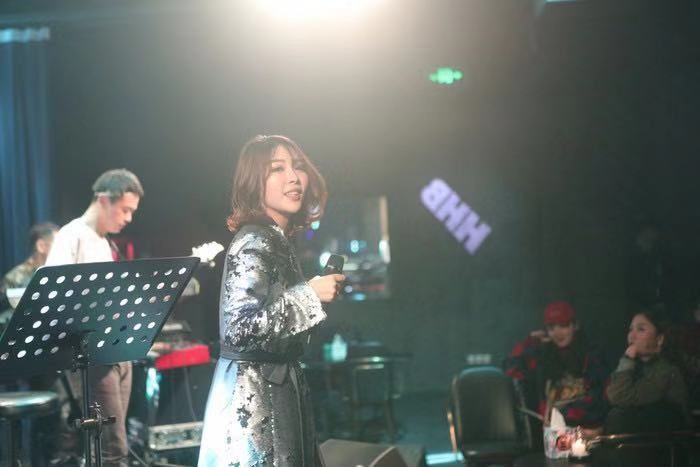 马云开酒吧了!今天高晓松、马东、蔡康永、大S夫妇都来杭捧场