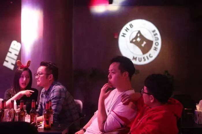 马云开酒吧了!今天高晓松、马东、蔡康永、大