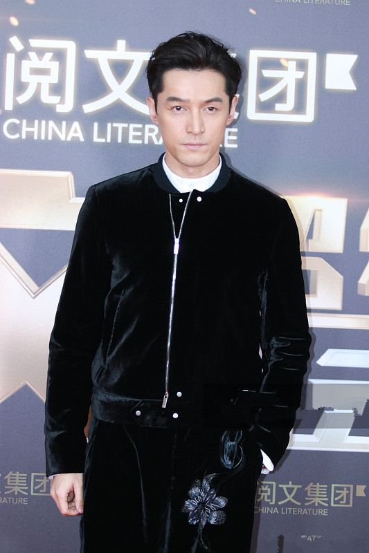 阅文盛典好精彩,金瀚穿军装皮大衣帅气亮相,胡