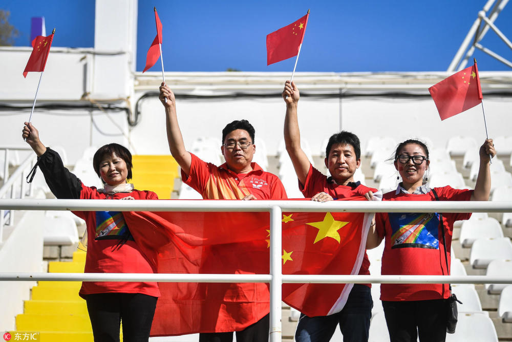 400多中国球迷现场助威国足 球队落后仍高喊