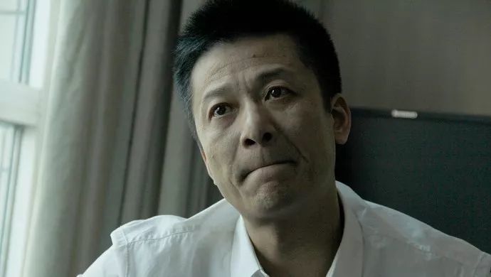 中大工地官方挖坟;权健束昱辉被捕;学生整容