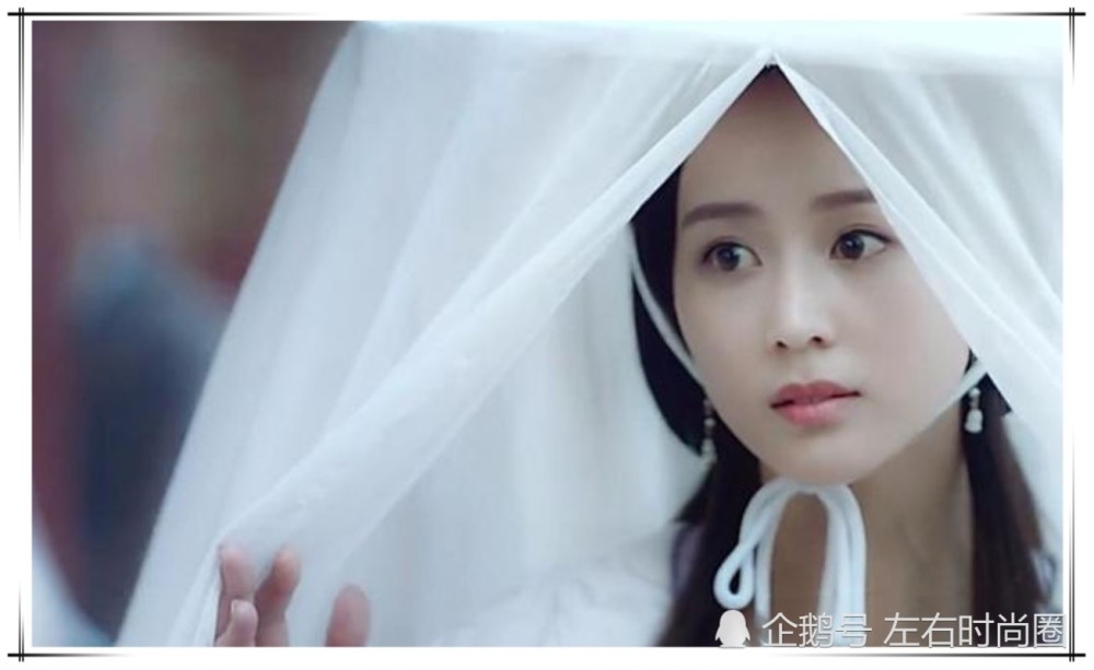 31岁的赵丽颖和36岁的张钧宁都戴斗篷,原来气