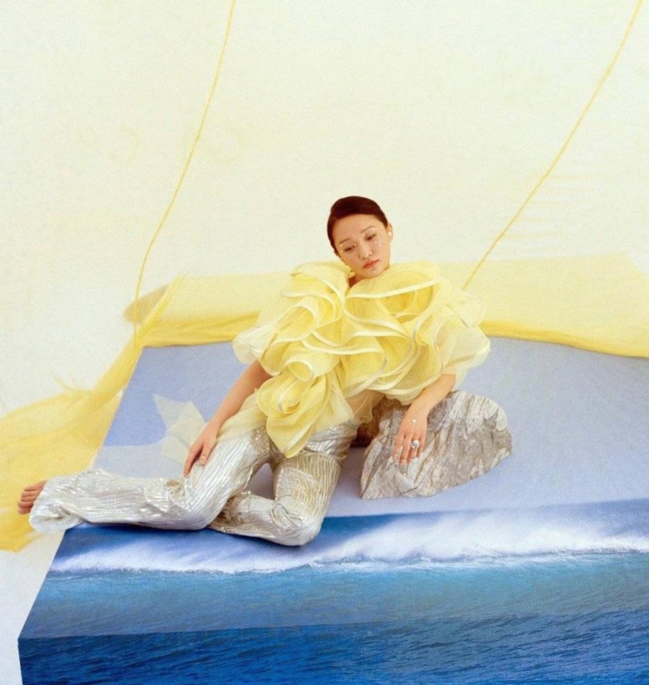 本以为周迅穿草戴花够个性,不料高级脸的陶虹