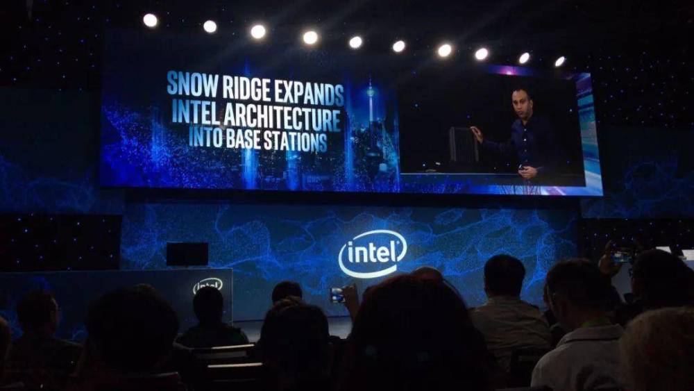 英特尔CES现场发布史上最燃第九代处理器!承