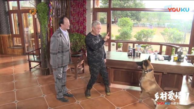 《乡村爱情11》幕后花絮 61岁赵本山穿着时尚