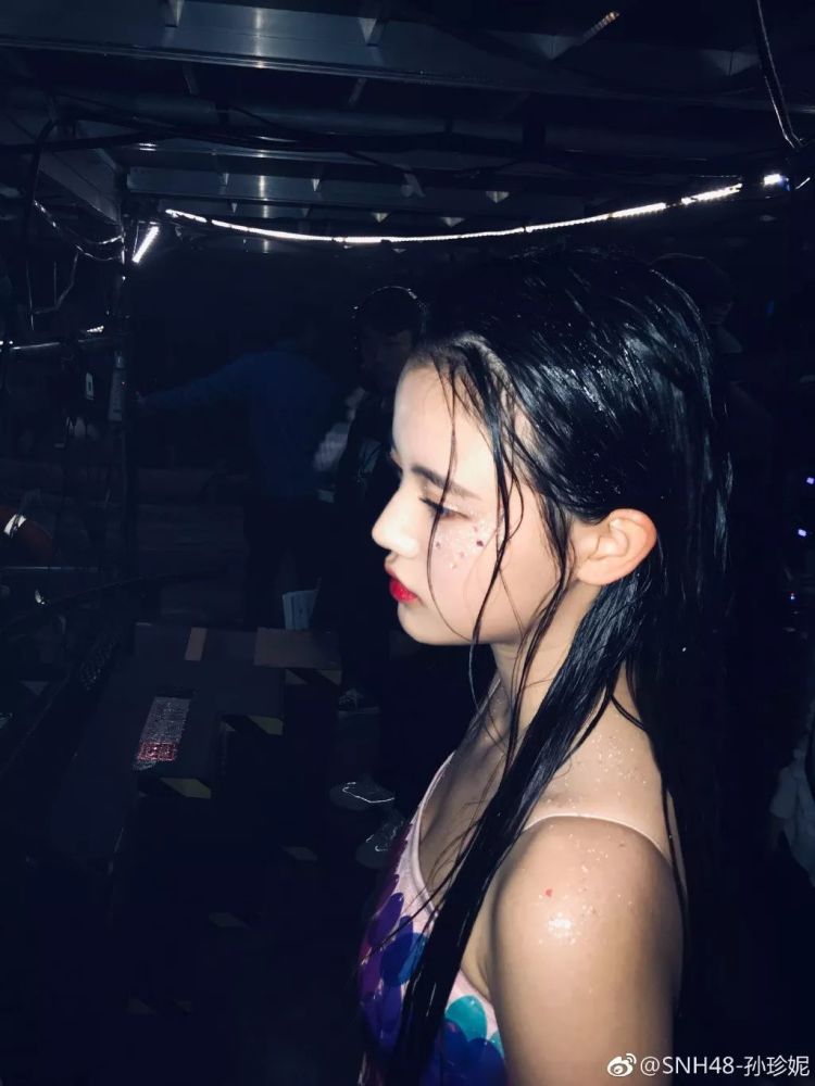 差点担任《美人鱼2》女主的孙珍妮人鱼妆容