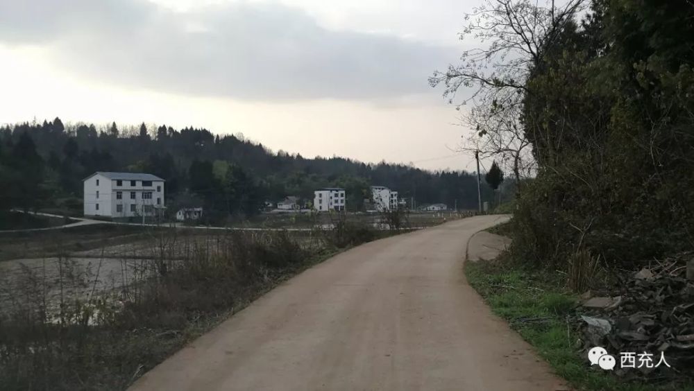 滴水岩村人口_滴水观音图片