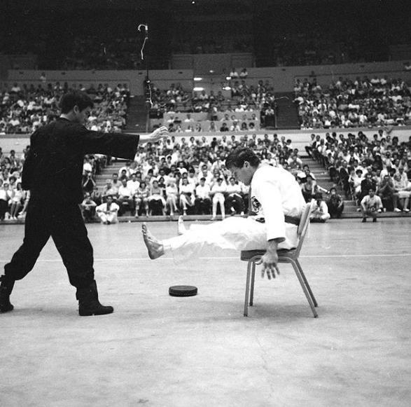 到底该如何评价李小龙的身份?格斗狂人给出最