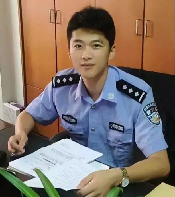 34岁阳光刑警临终前牵挂的小男孩 我们在松阳找到了