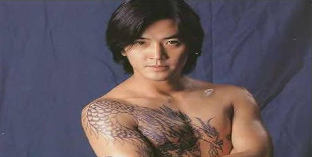 5位男星的拍戏纹身,刘德华郑伊健帅气,看到他的纹身大家都笑了