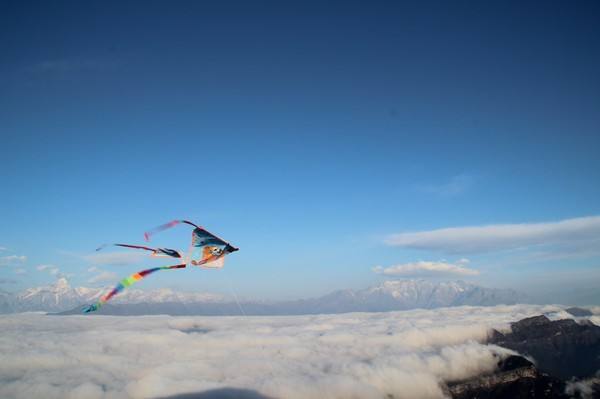 高校女生在元旦上吊自缢,请不要再谣传人间不