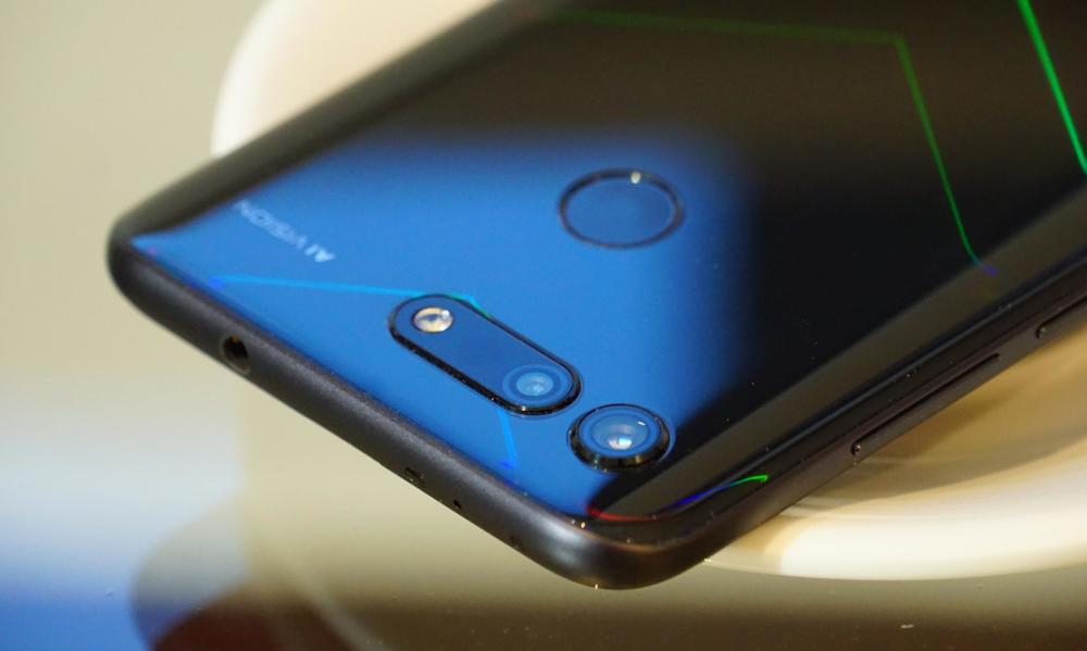 荣耀V20尚未发货,小米员工吐槽你们才是饥饿